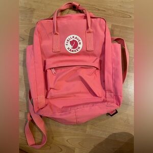 fjallraven kanken hot pink backpack